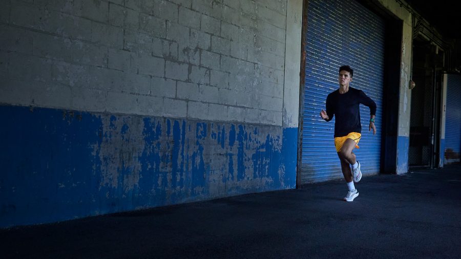 Умные часы Garmin Forerunner 265 белые с бело-синим ремешком